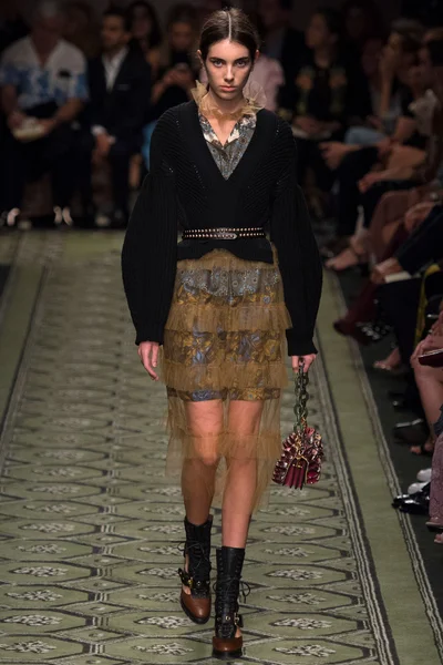 Look 27